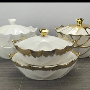 Assiettes en porcelaine