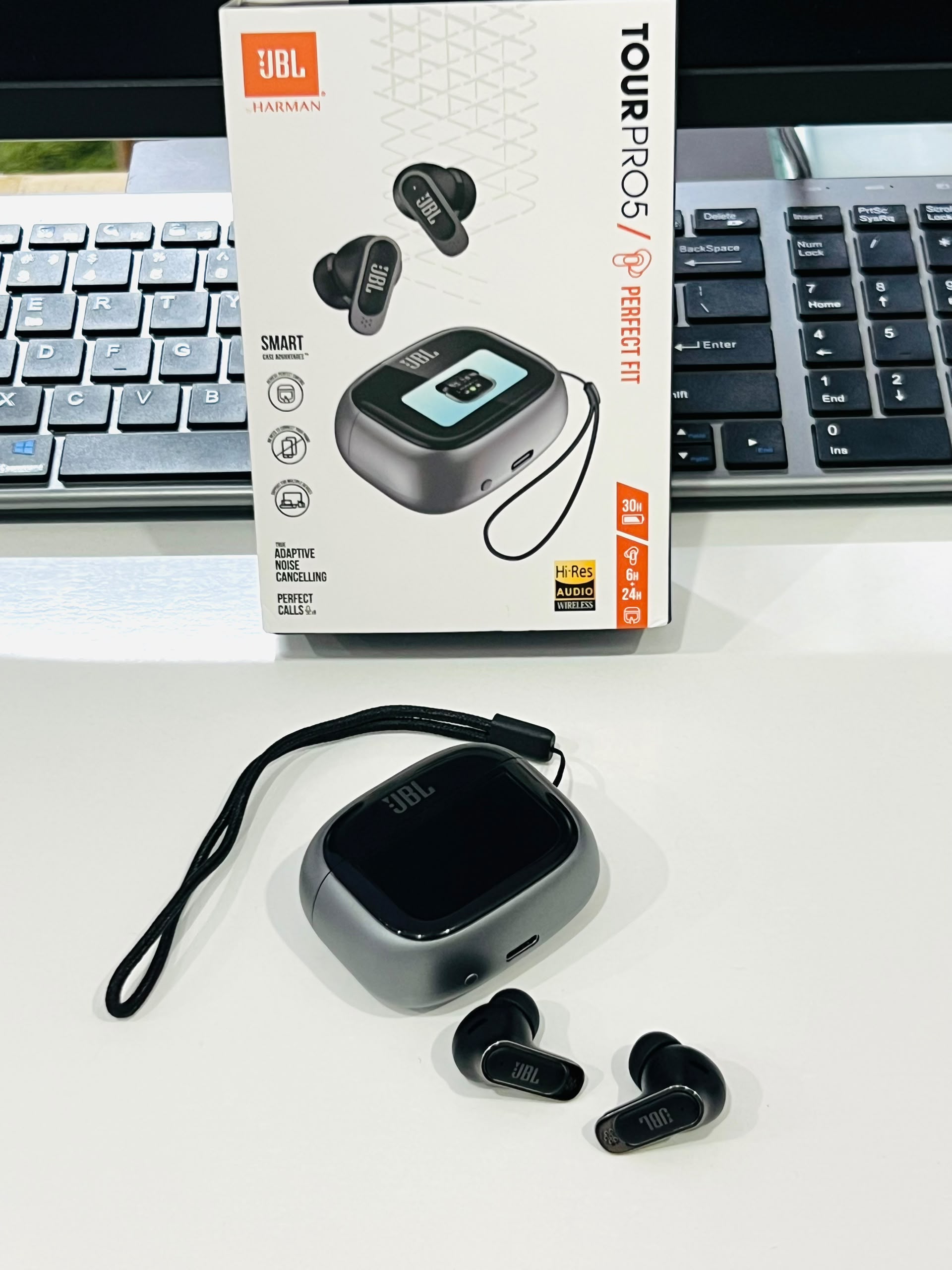 JBL Tour Pro 5