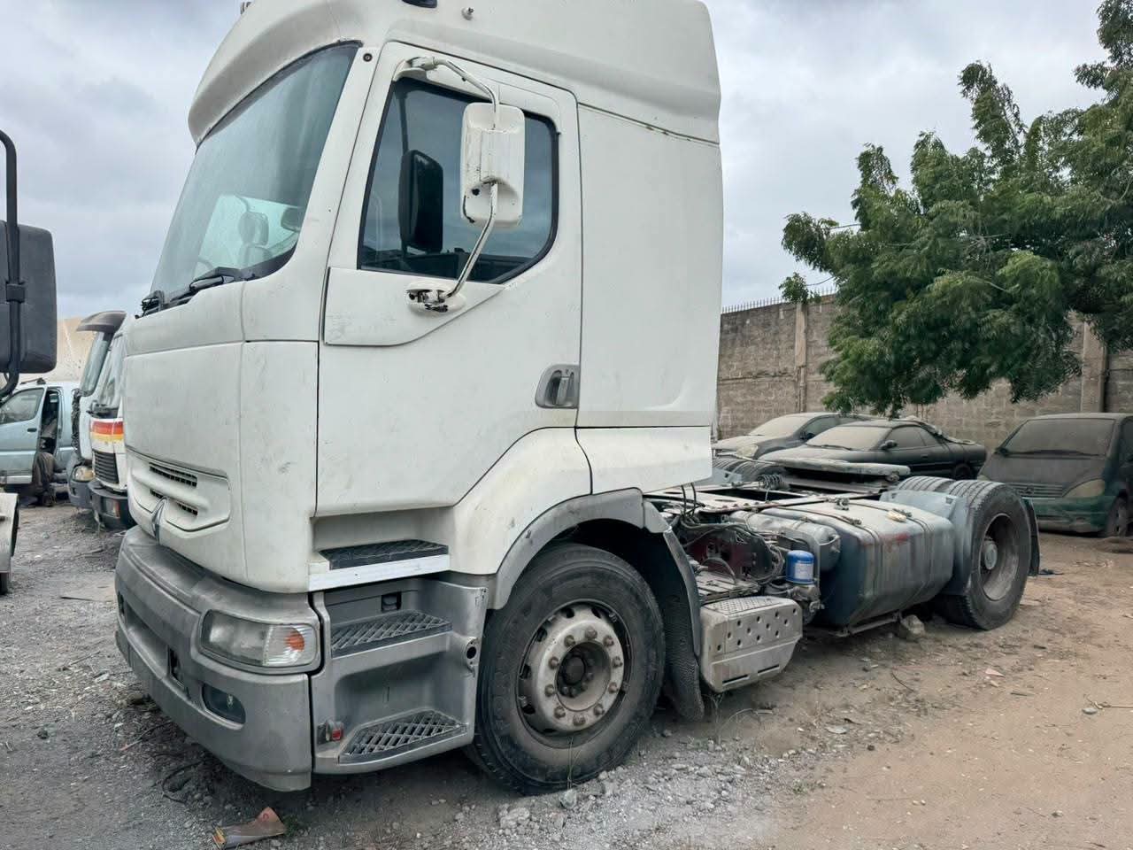TRACTEUR RENAULT PREMIUM 420 DCI